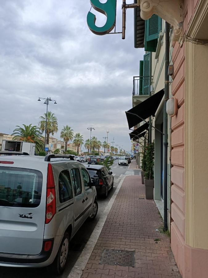 Hotel Liberty Viareggio Kültér fotó