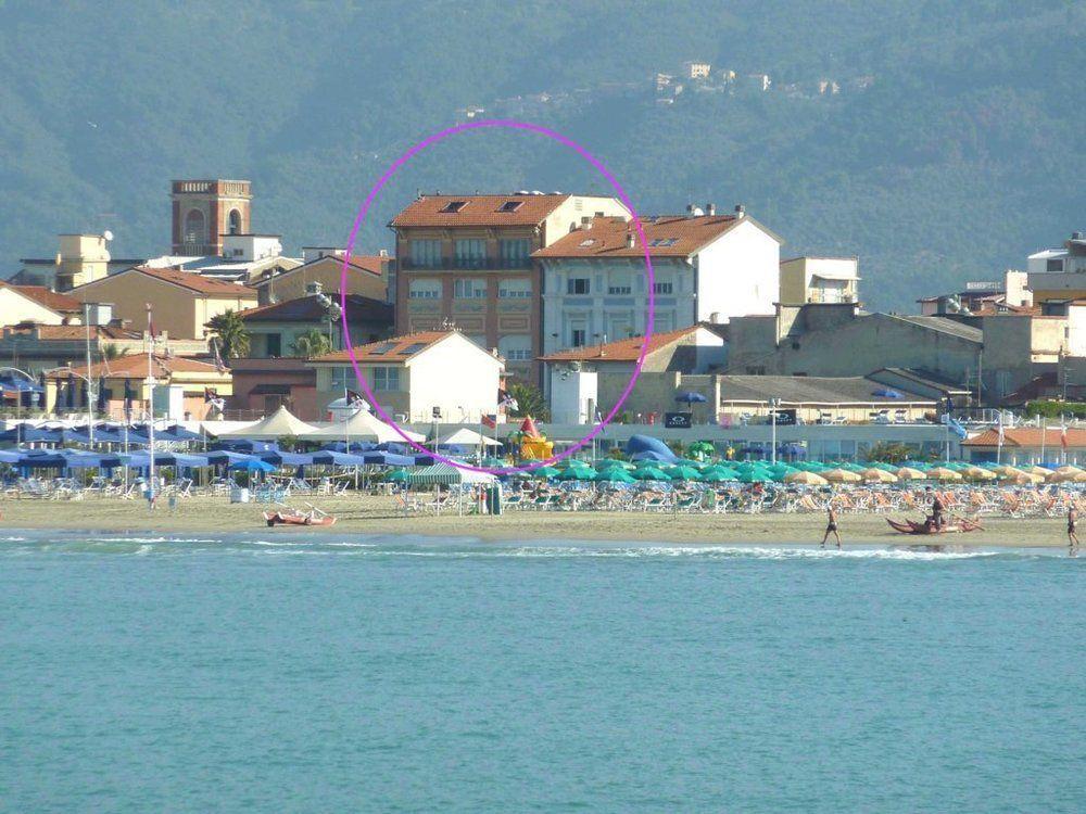 Hotel Liberty Viareggio Kültér fotó