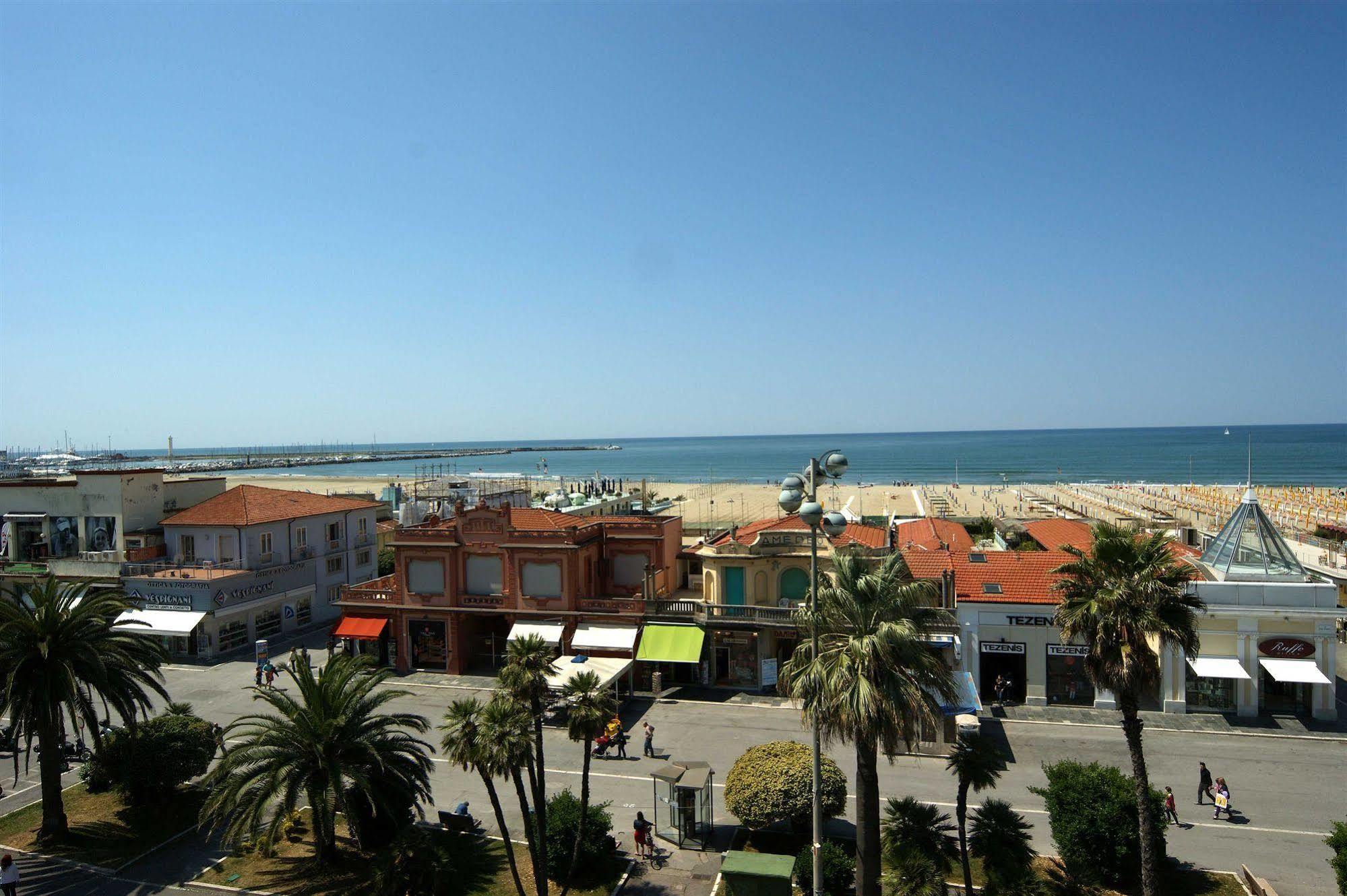 Hotel Liberty Viareggio Kültér fotó