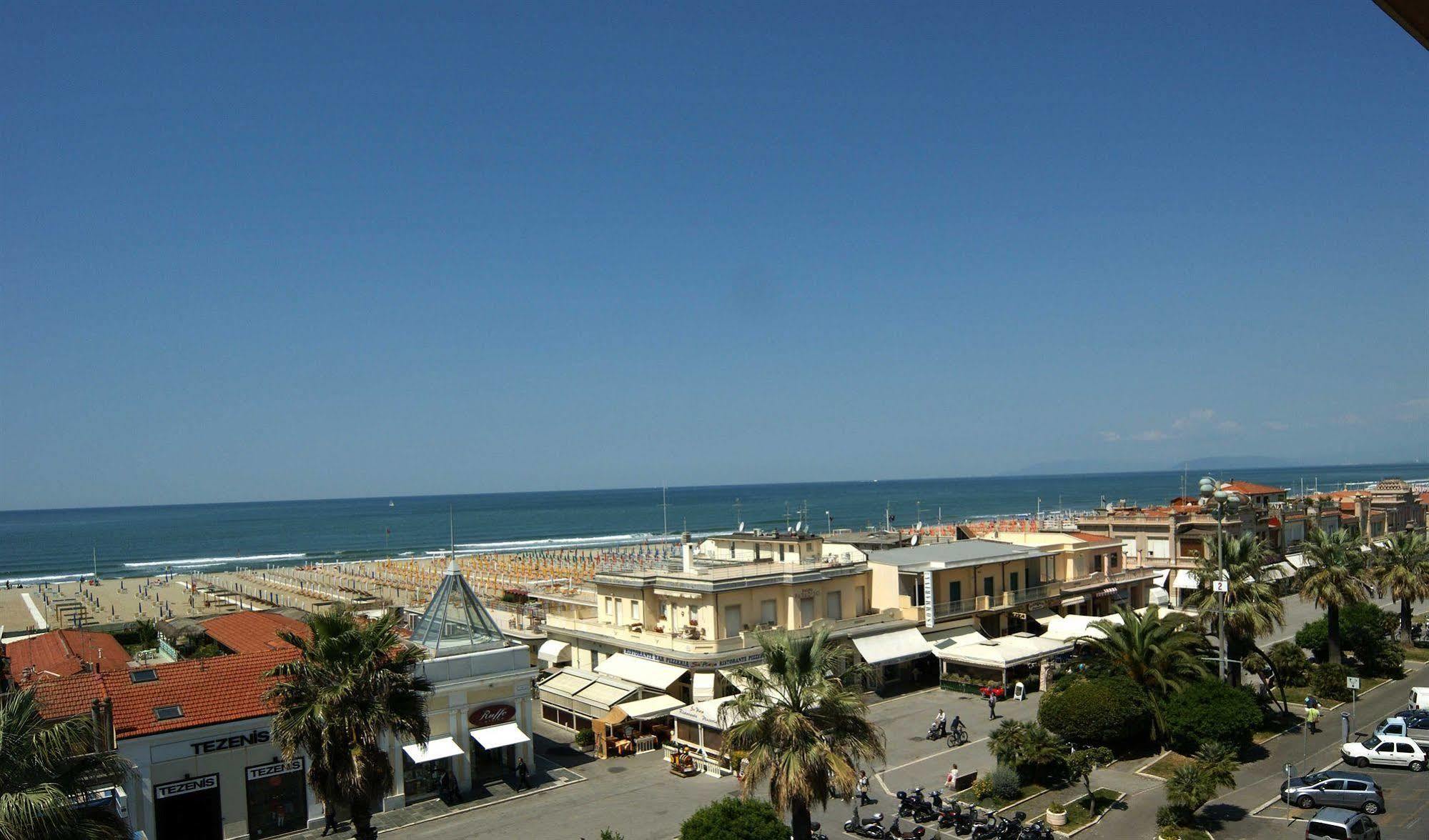 Hotel Liberty Viareggio Kültér fotó